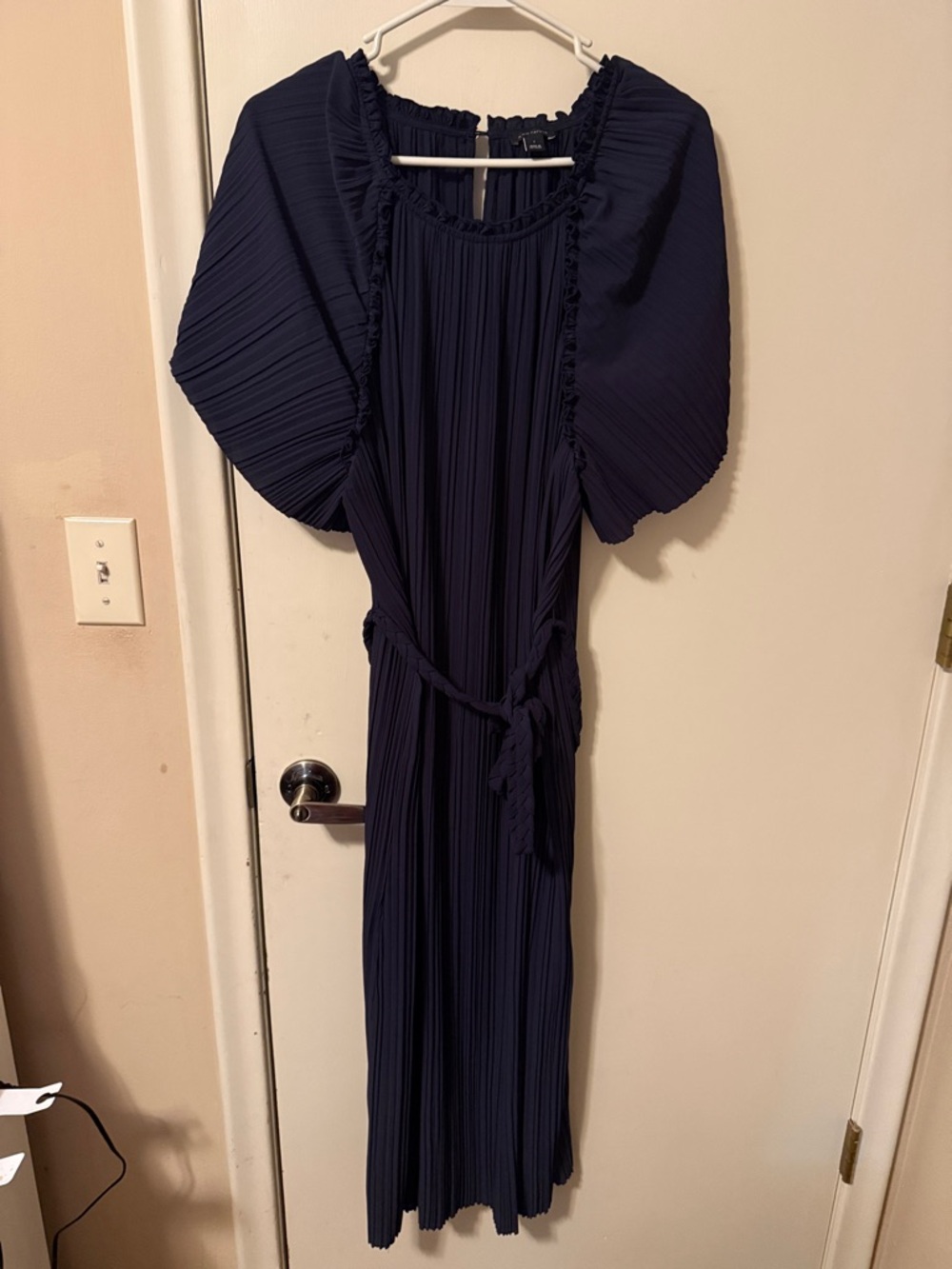 BEAUTIFUL ANN TAYLOR FLOWY DRESS! NEVER WORN!!  Size L. Navy. $40 NWOT!